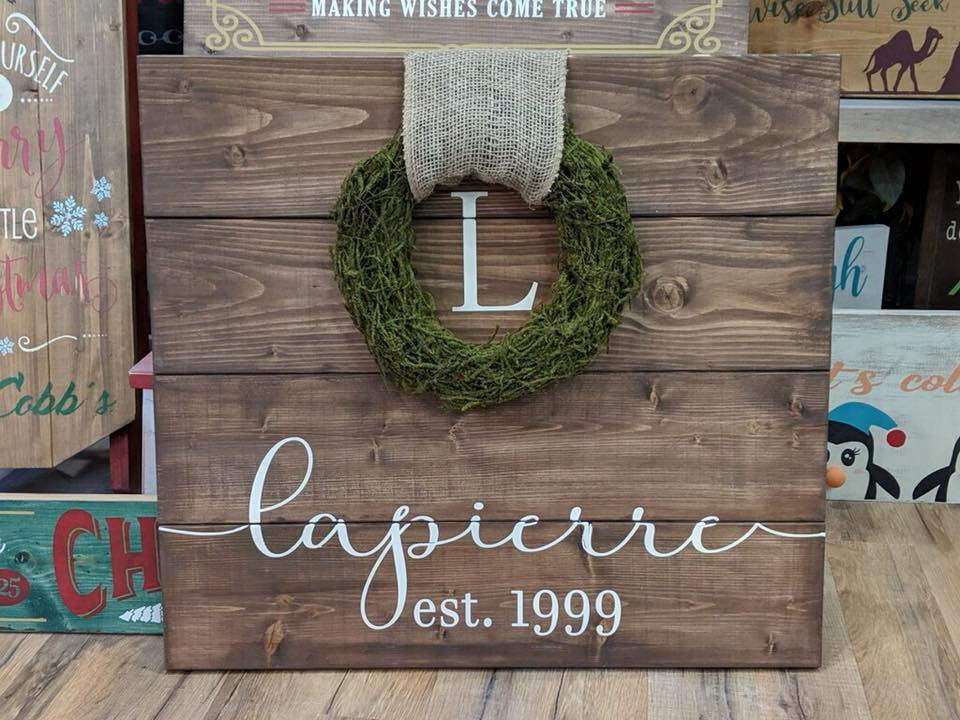 08/27 6pm Personalized Rustic Moss Wreath Sign