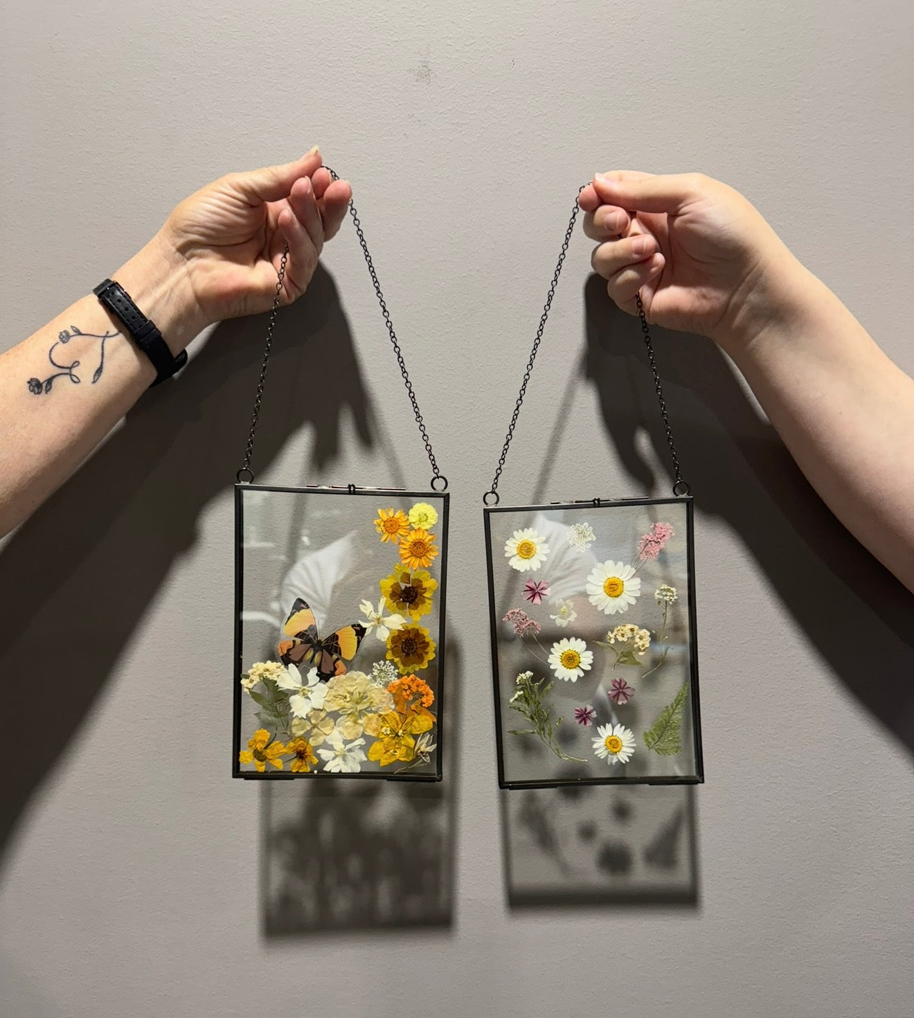 08/06/2026 6pm Pressed Flower Frame