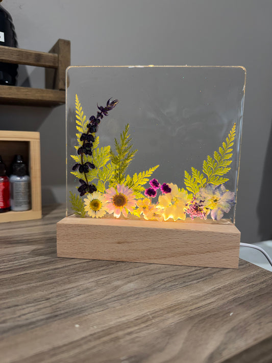 07/29/2026 6pm Pressed Flower Resin Table Light