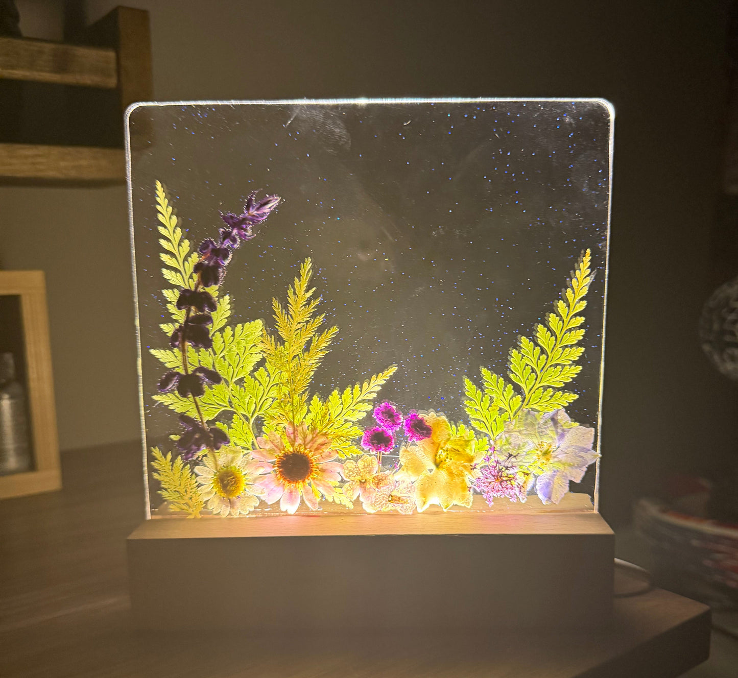 07/29/2026 6pm Pressed Flower Resin Table Light